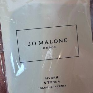 Jo Malone Myrrh & Tonka Cologne
Intense – Vial in Card Sample